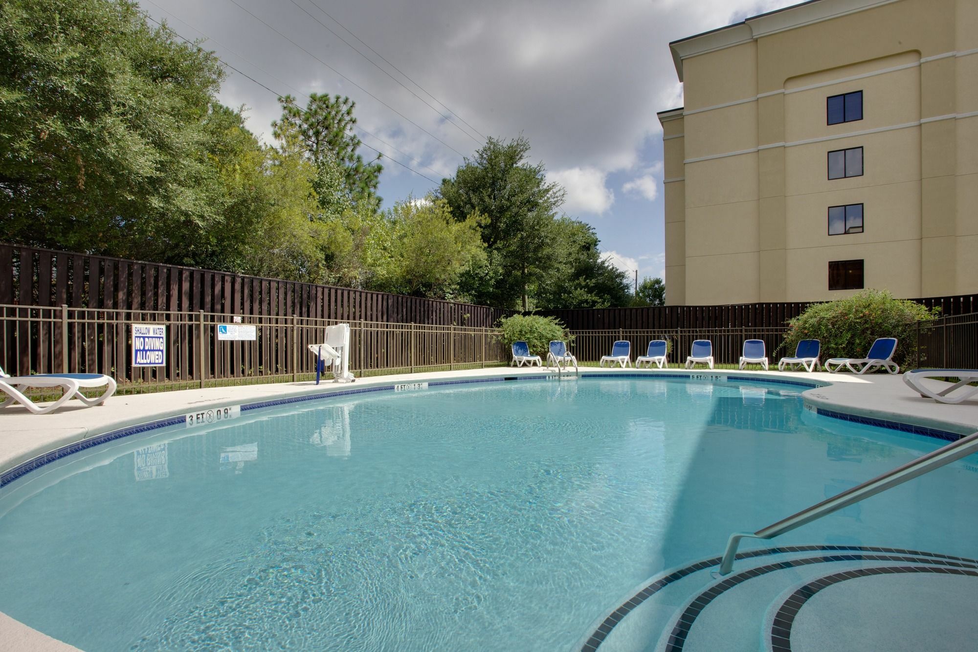 Holiday Inn Express Hotel & Suites Columbia-I-20 At Clemson Road By Ihg מראה חיצוני תמונה